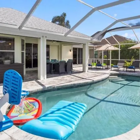 Villa Grill Out By The Pool!